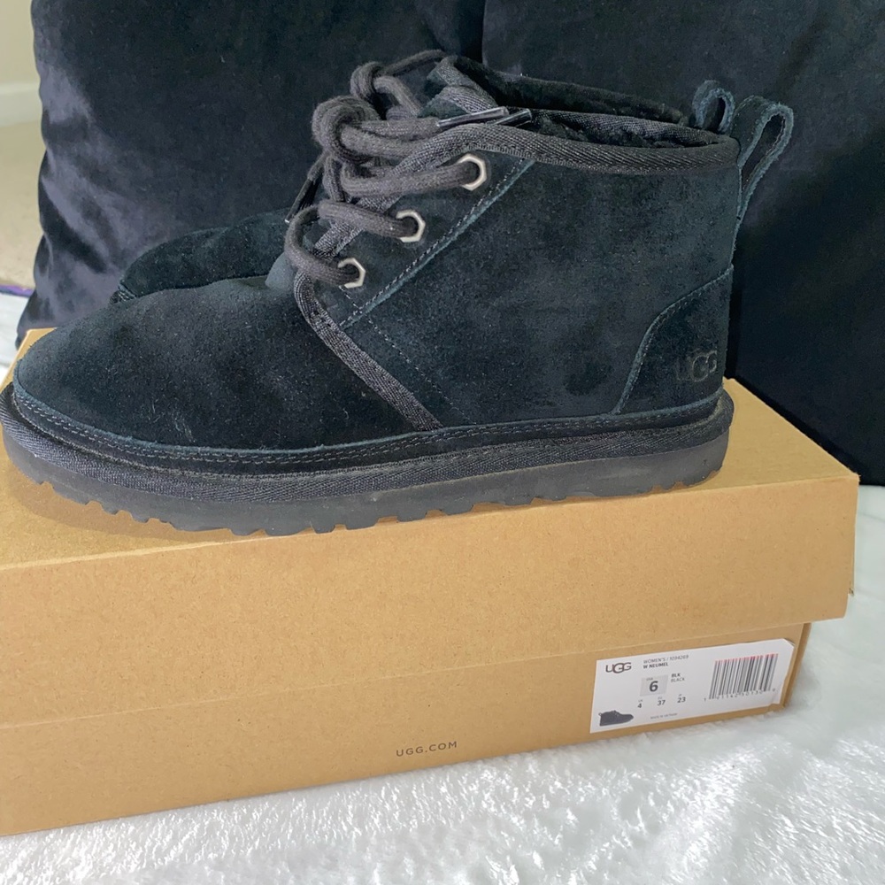 WOMENS UGG NEUMAL SIZE 6